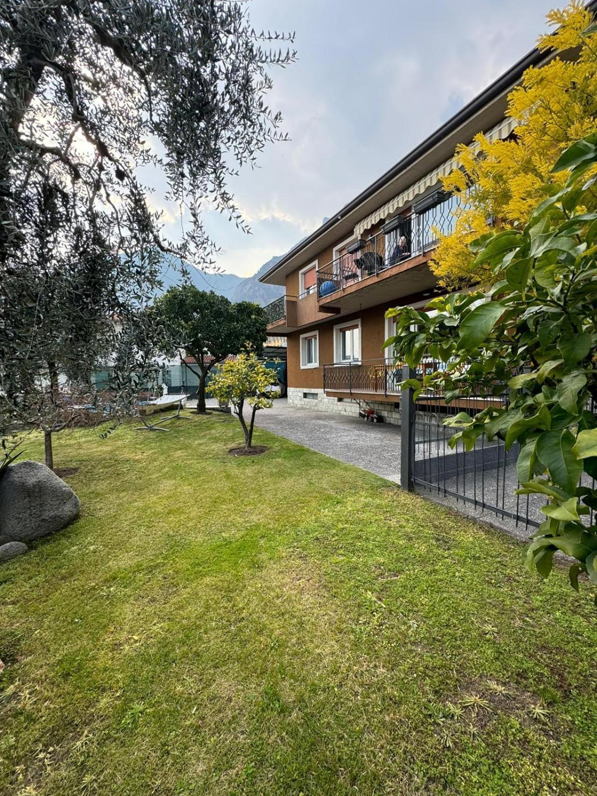 Oma Margareta Apartment Limone sul Garda Exteriör bild
