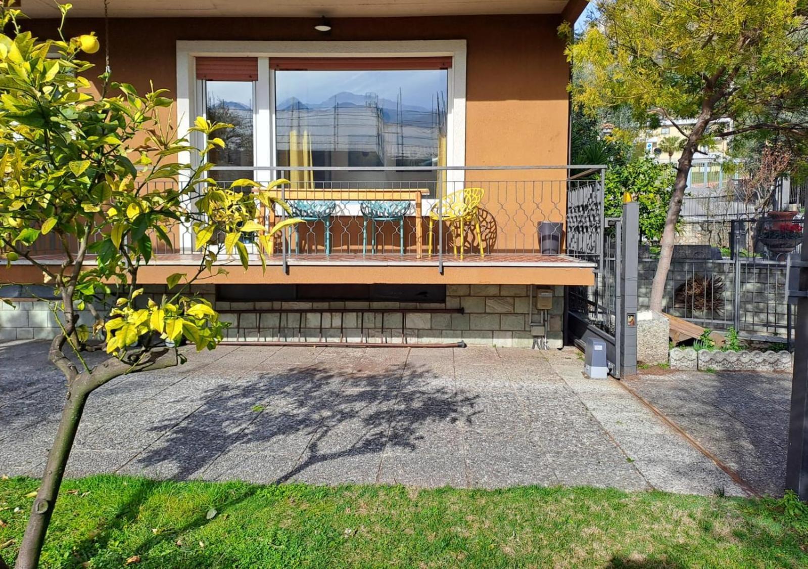 Oma Margareta Apartment Limone sul Garda Exteriör bild