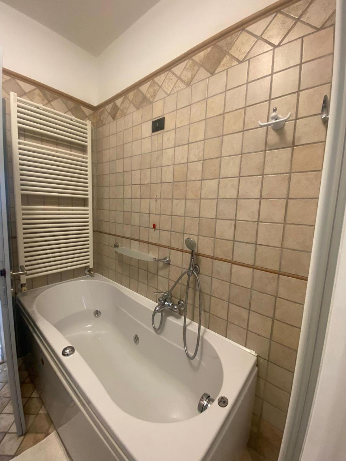 Oma Margareta Apartment Limone sul Garda Exteriör bild