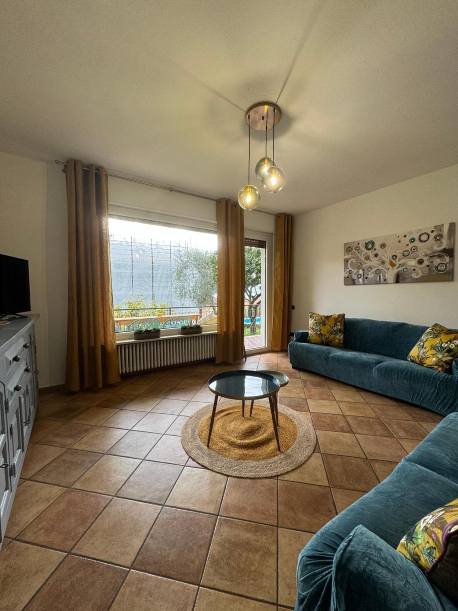 Oma Margareta Apartment Limone sul Garda Exteriör bild