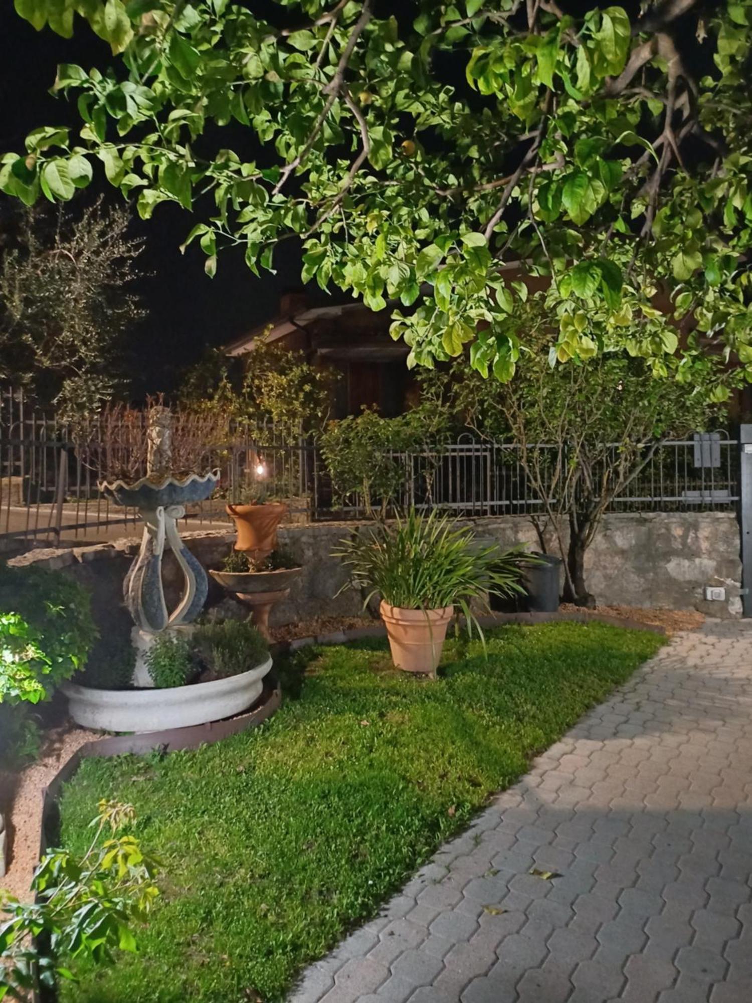 Oma Margareta Apartment Limone sul Garda Exteriör bild