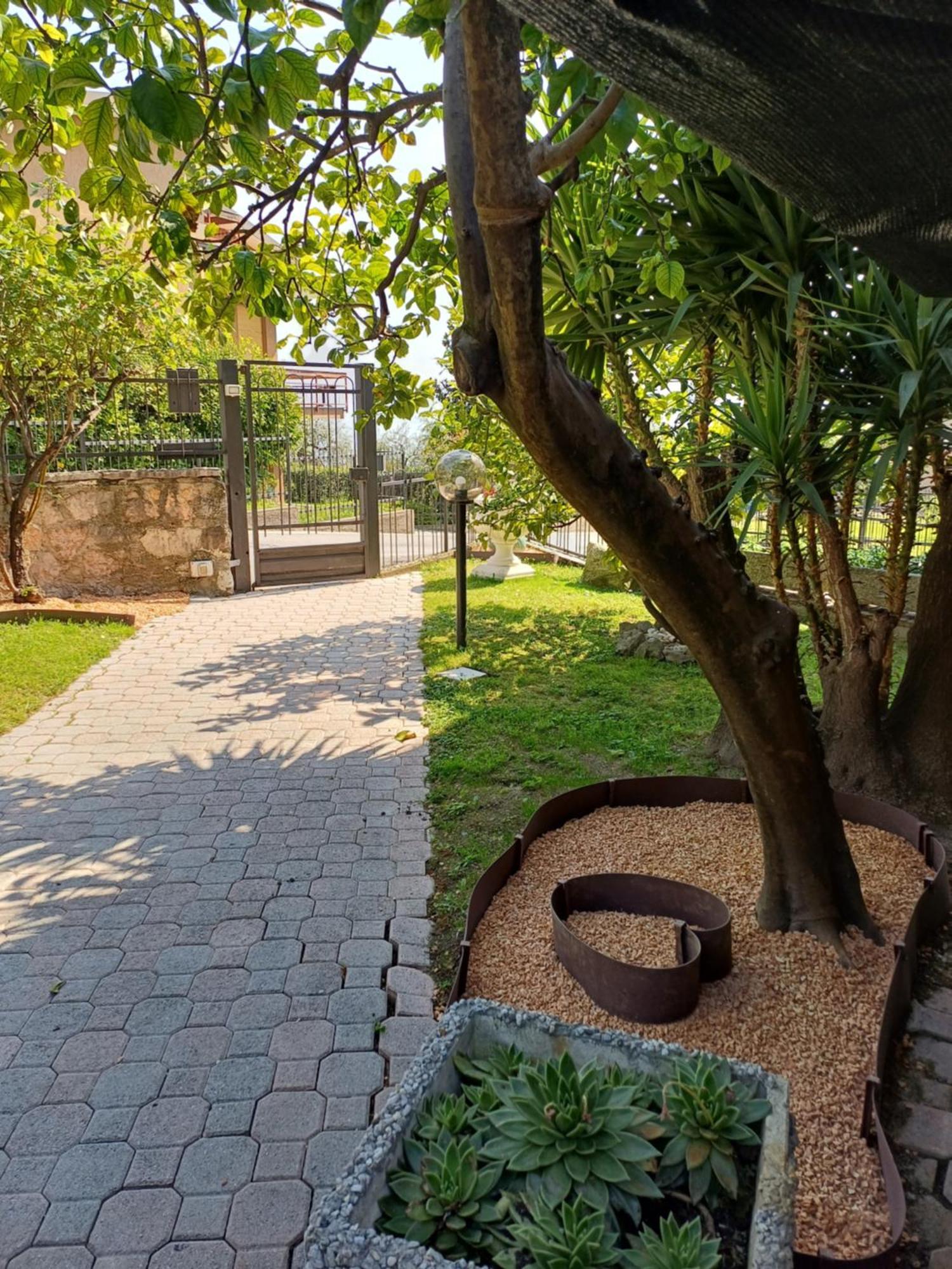 Oma Margareta Apartment Limone sul Garda Exteriör bild