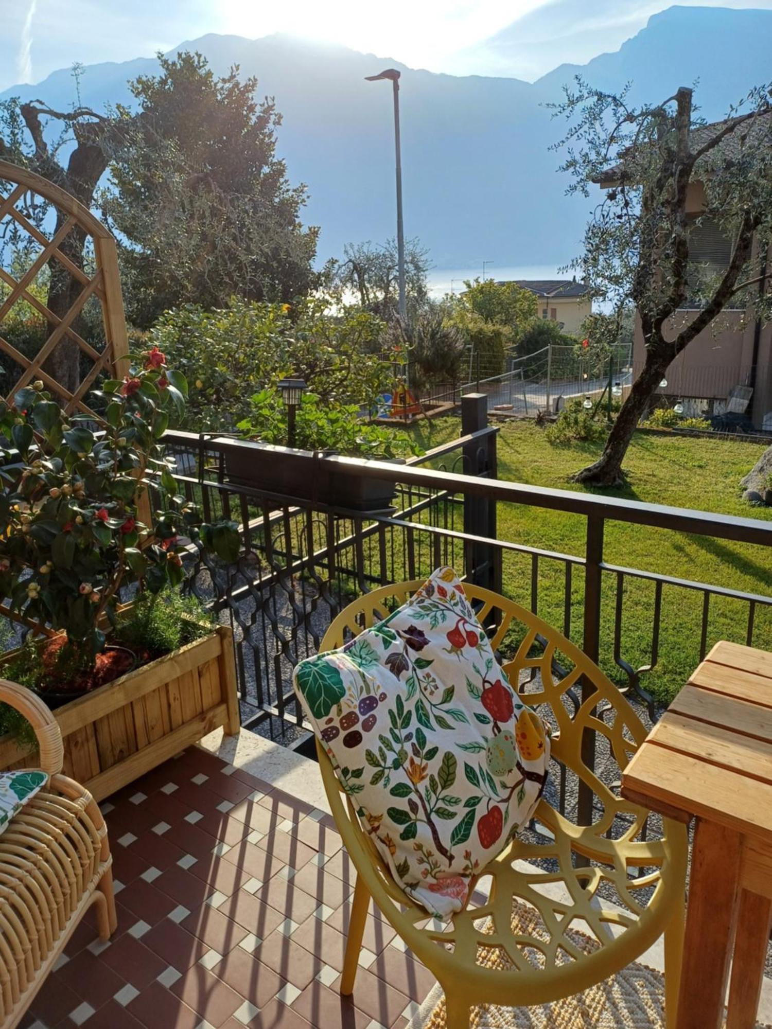 Oma Margareta Apartment Limone sul Garda Exteriör bild